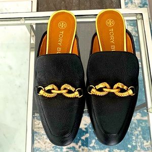 Tory Burch Women’s flats with signature gold horse buckle. Like new.